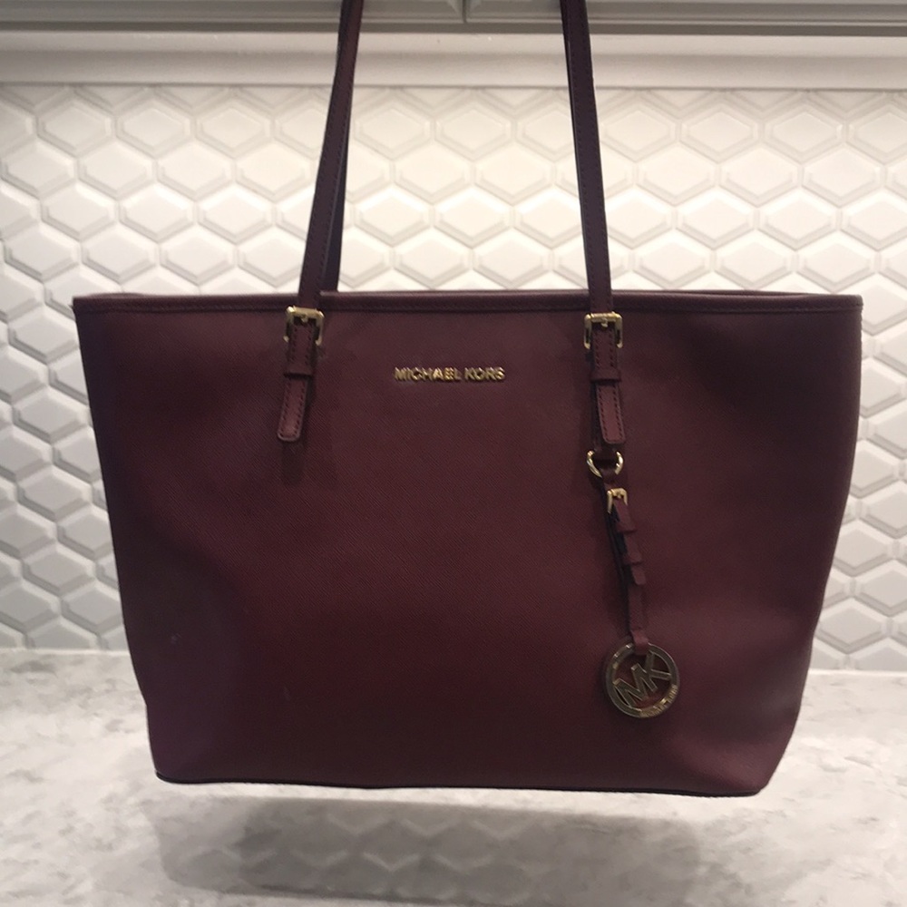 Michael Kors burgundy tote. - Picture 4 of 16